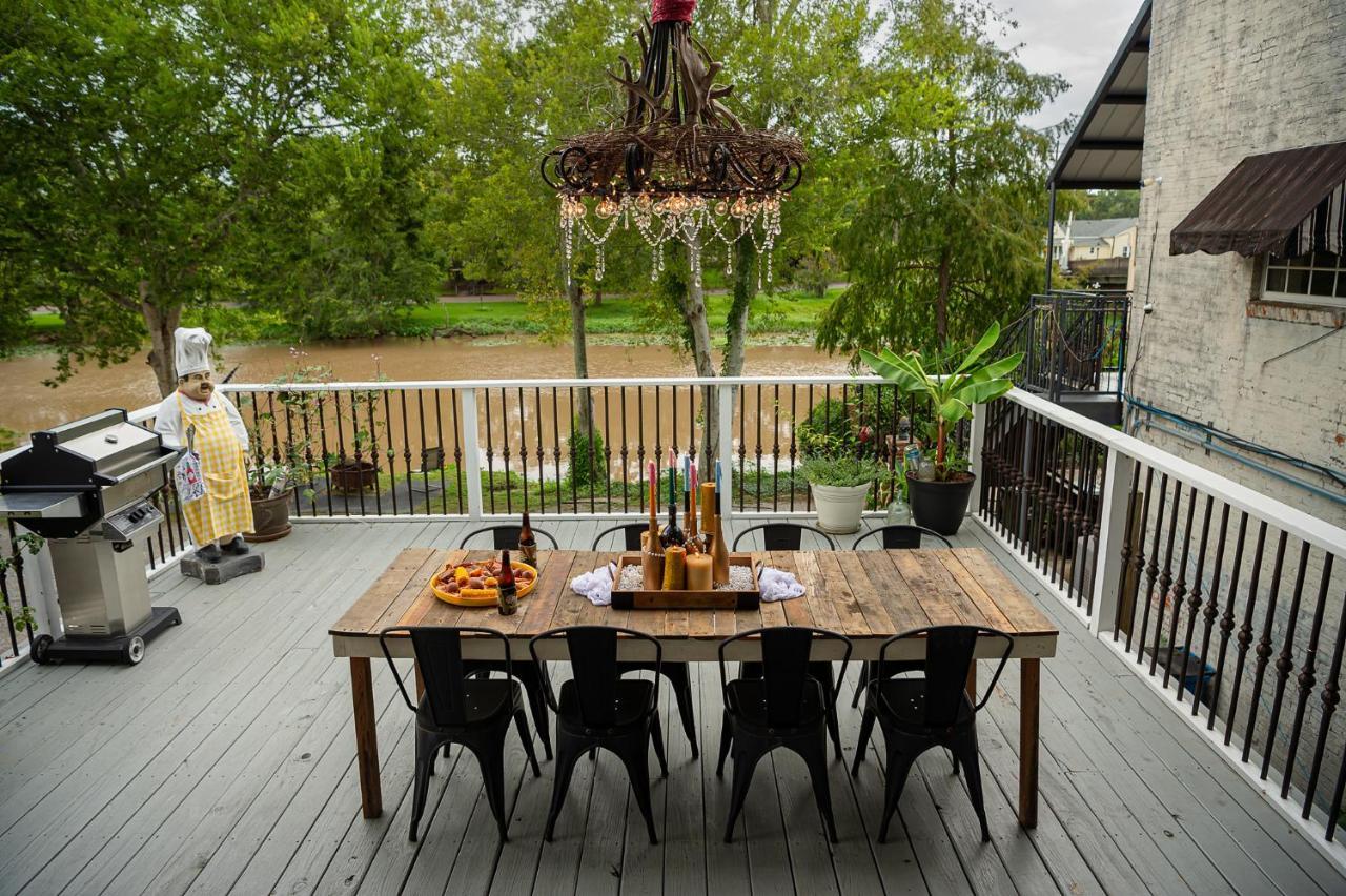 Chateau Royale, Pet Friendly, On Bayou, Downtown! 新伊比利亚 外观 照片