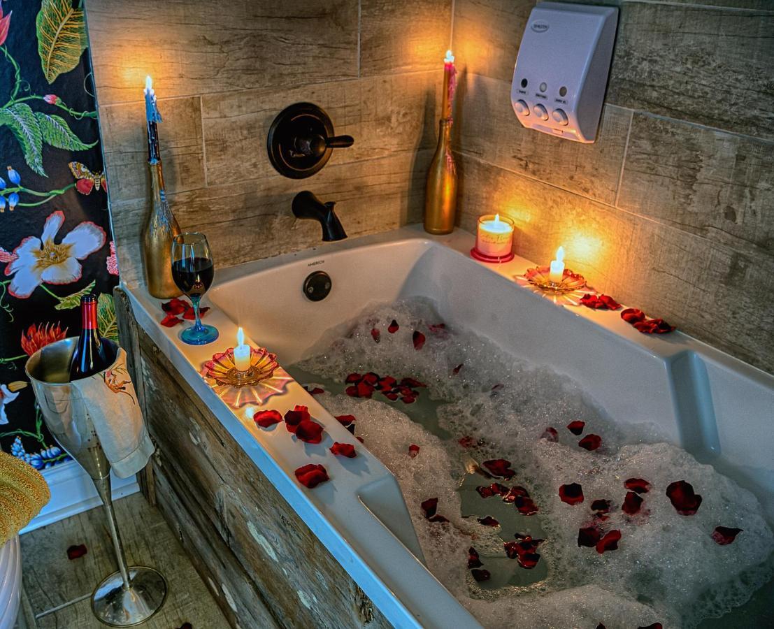 Chateau Royale, Pet Friendly, On Bayou, Downtown! 新伊比利亚 外观 照片